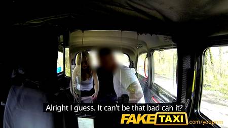 Блондинка любит заниматься сексом в автобусе