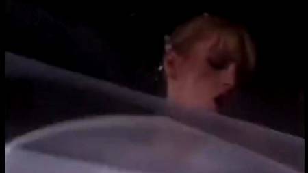 Страстная невеста любит трахаться на лавочке с красавчиком