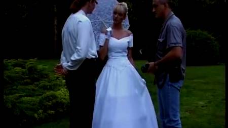 Страстная невеста любит трахаться на лавочке с красавчиком