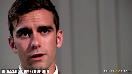 Училка с большими сиськами преподала урок удовольствия для студента