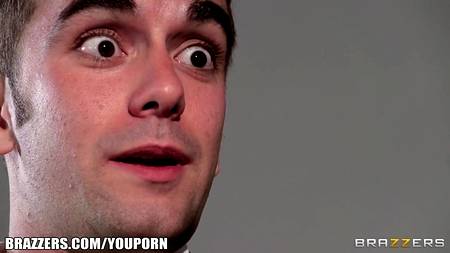 Училка с большими сиськами преподала урок удовольствия для студента