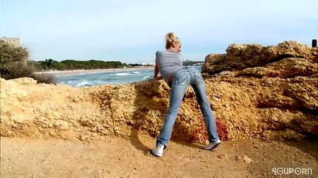 Белокурая бестия обслуживает фотографа