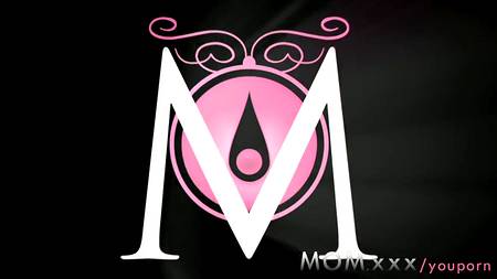 Папаша и сын раскрутили на секс хорошенькую блонду