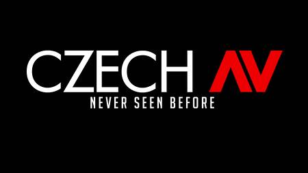 Сиськастая блонда готова для порки