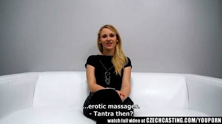 Сиськастая блонда готова для порки