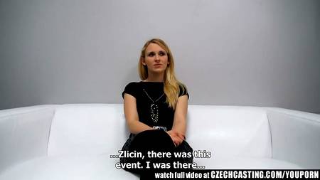 Сиськастая блонда готова для порки