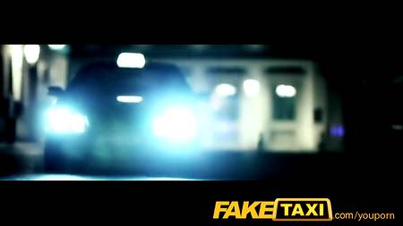 Таксист раскрутил рыжеволосую бестию на страстный секс