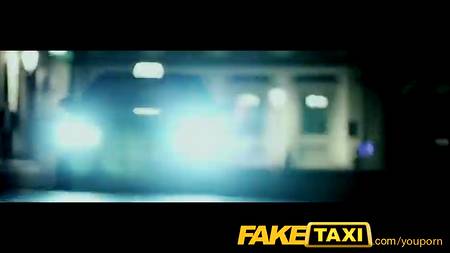 Горячее сношение в лондонском такси