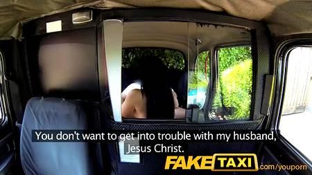 Горячее сношение в лондонском такси